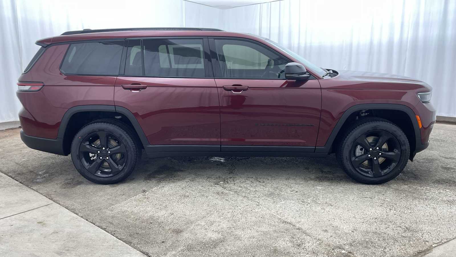 Thumbnail: 2025 Jeep Grand Cherokee - 39