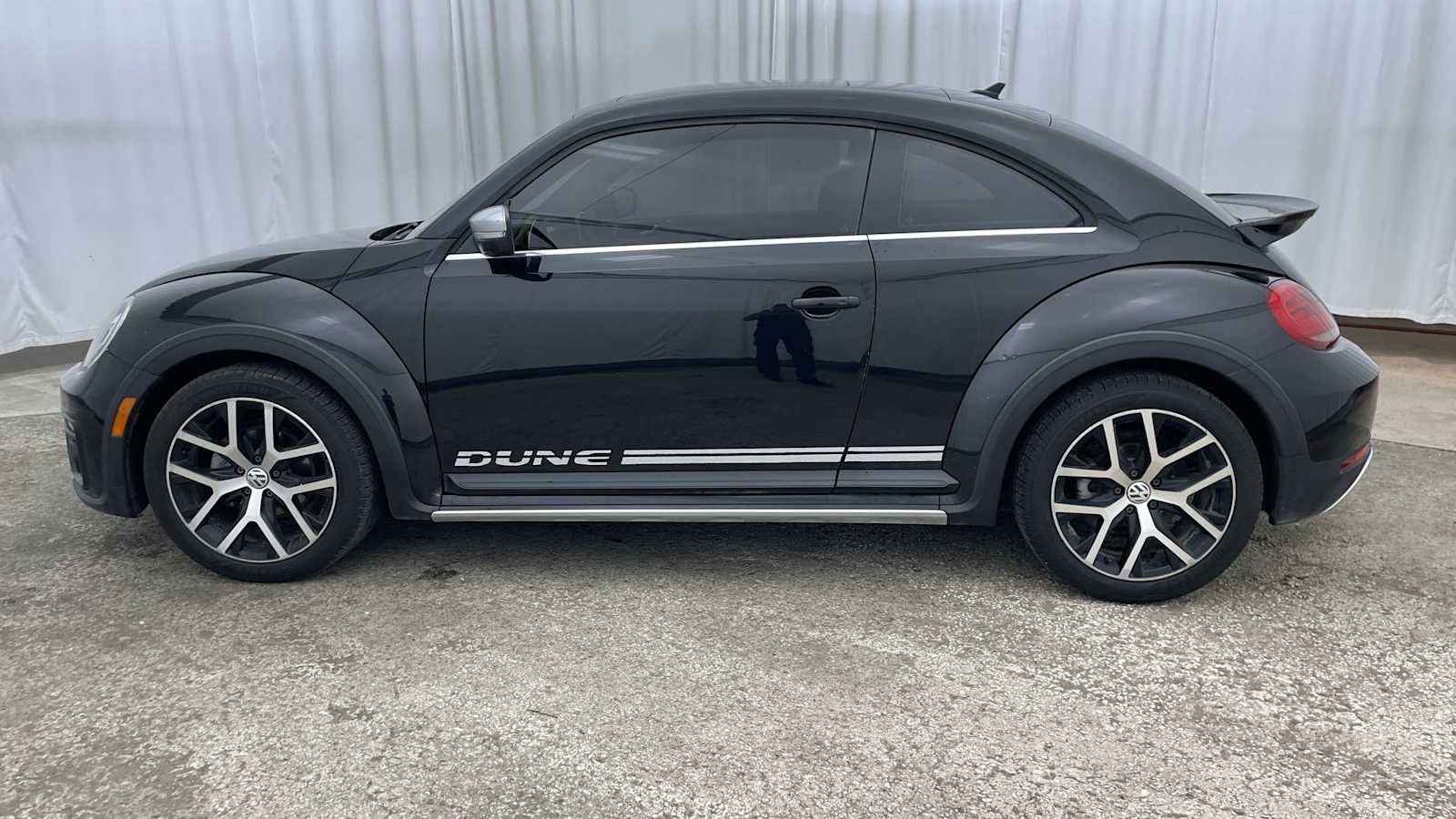 Thumbnail: 2016 Volkswagen Beetle - 27
