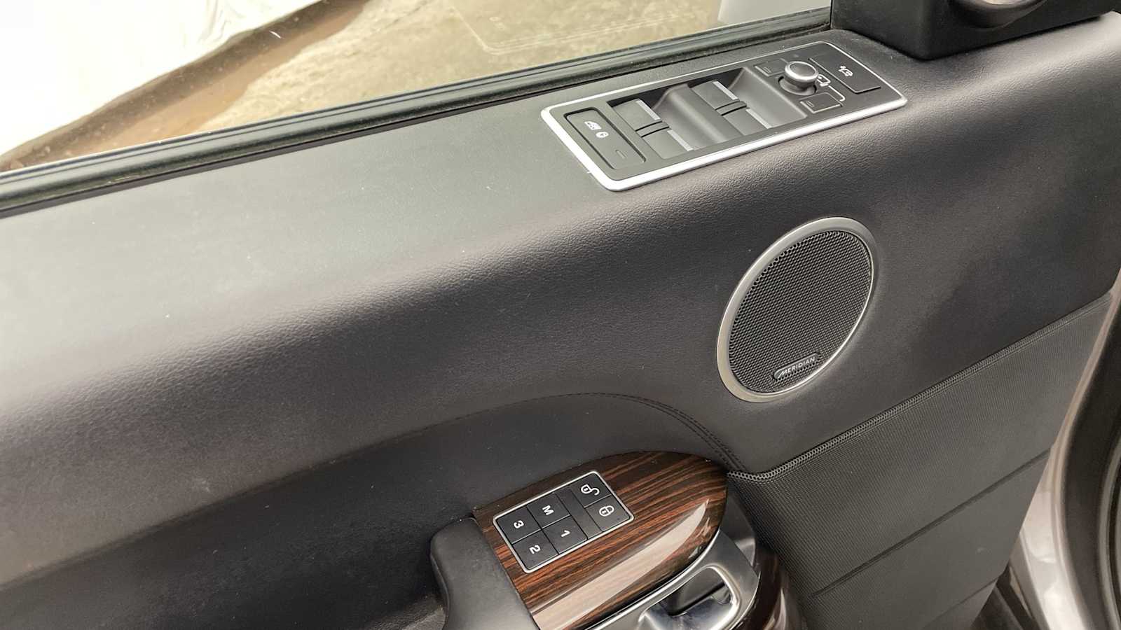 Thumbnail: 2017 Land Rover Range Rover - 7