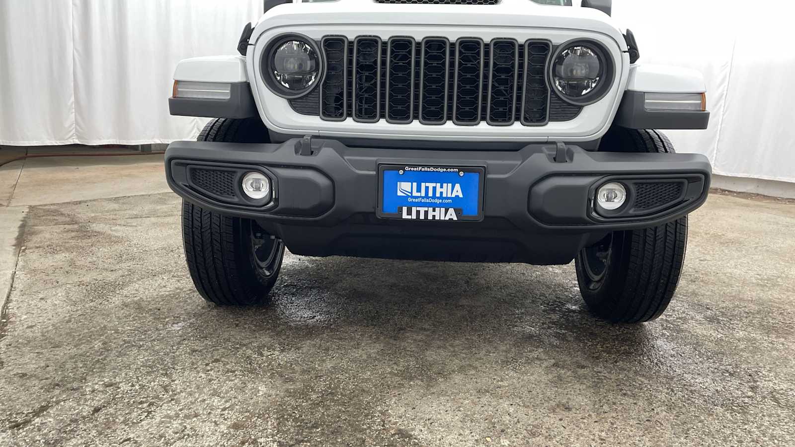 Thumbnail: 2025 Jeep Gladiator - 40