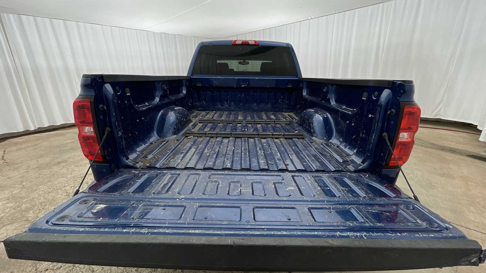 Thumbnail: 2018 Chevrolet Silverado 3500 - 28