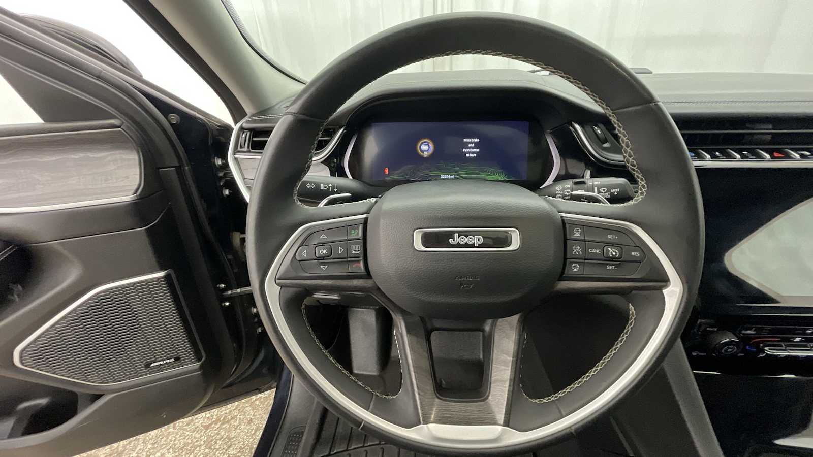 Thumbnail: 2022 Jeep Grand Cherokee - 14