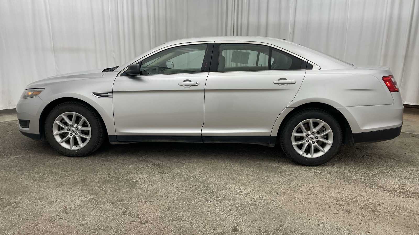Thumbnail: 2013 Ford Taurus - 27