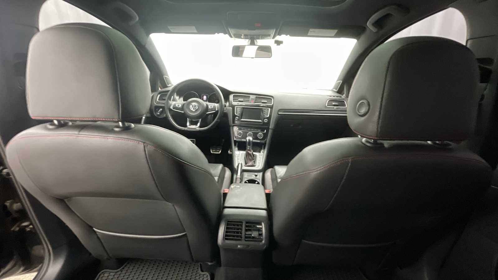 Thumbnail: 2015 Volkswagen Golf - 7