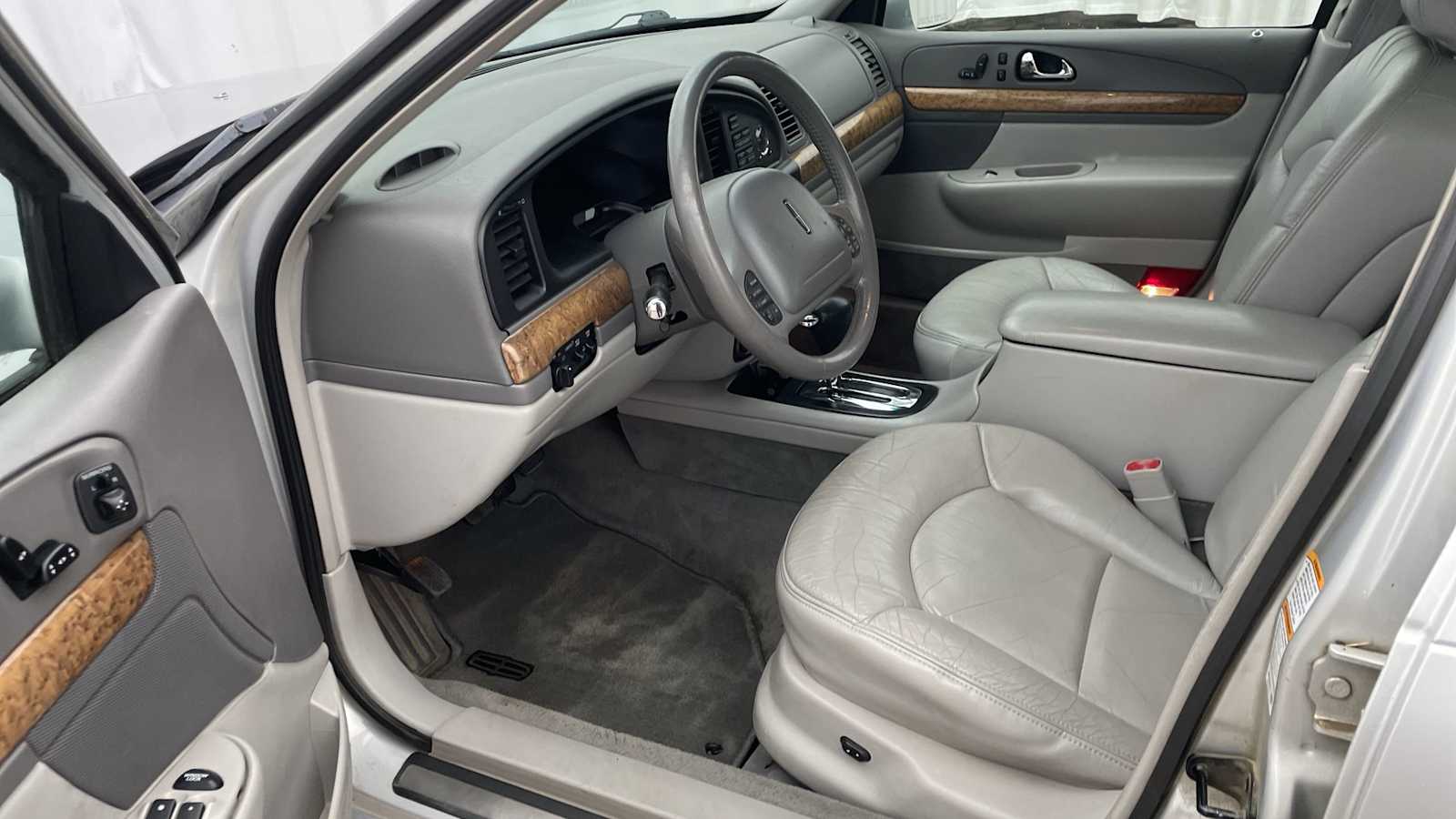 Used 2000 Lincoln Continental Base with VIN 1LNHM97V8YY853915 for sale in Great Falls, MT