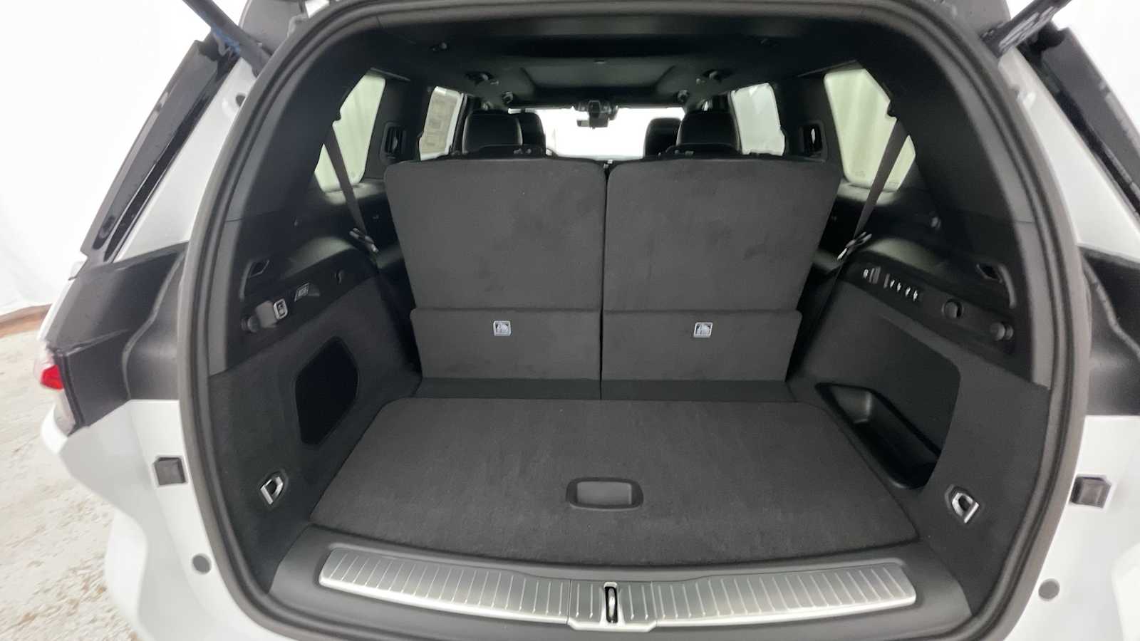 Thumbnail: 2025 Jeep Grand Cherokee - 34