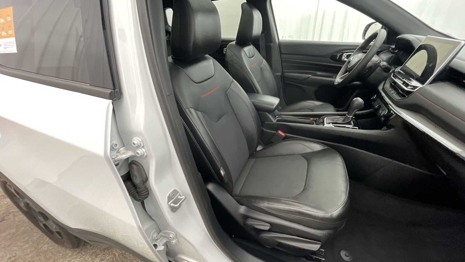 Thumbnail: 2023 Jeep Compass - 12