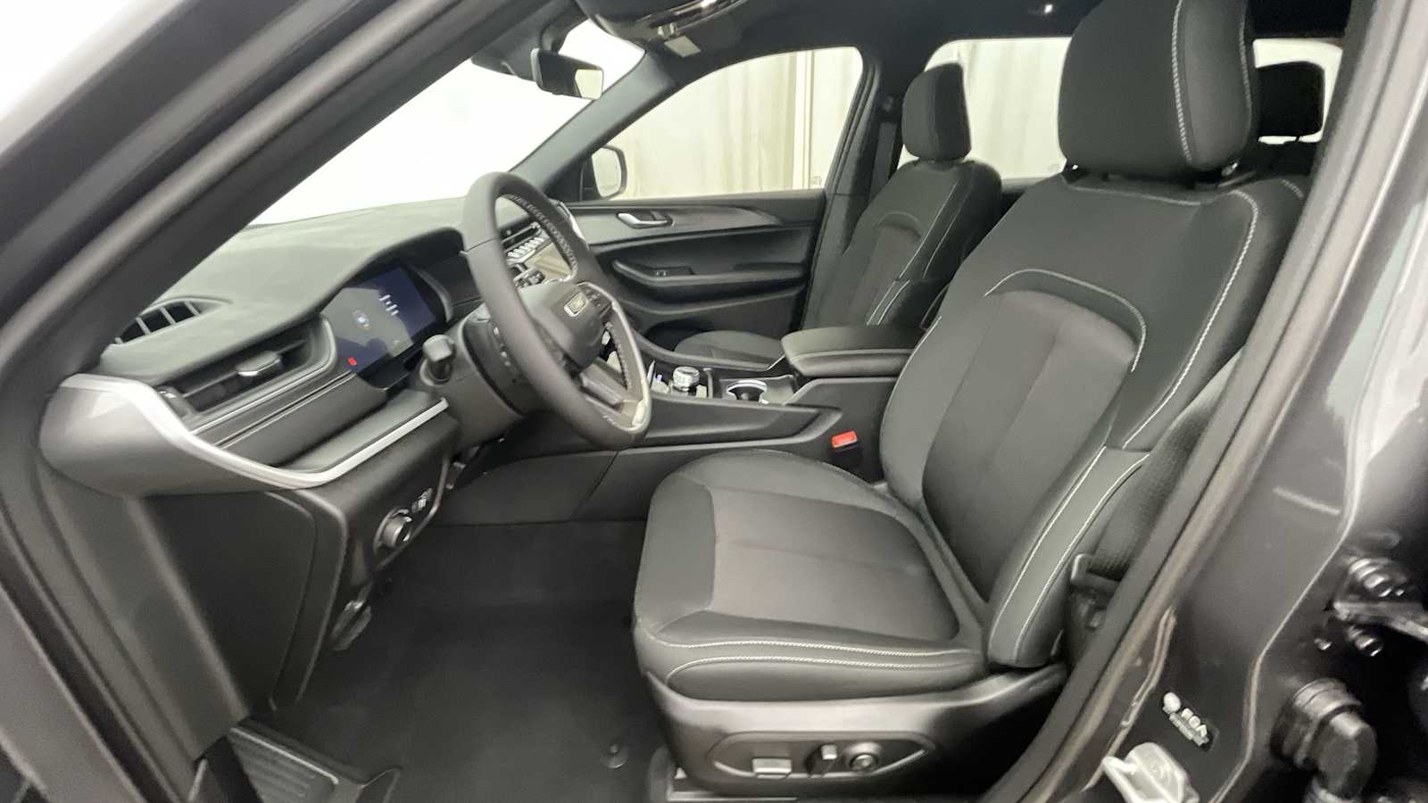 Thumbnail: 2025 Jeep Grand Cherokee - 5