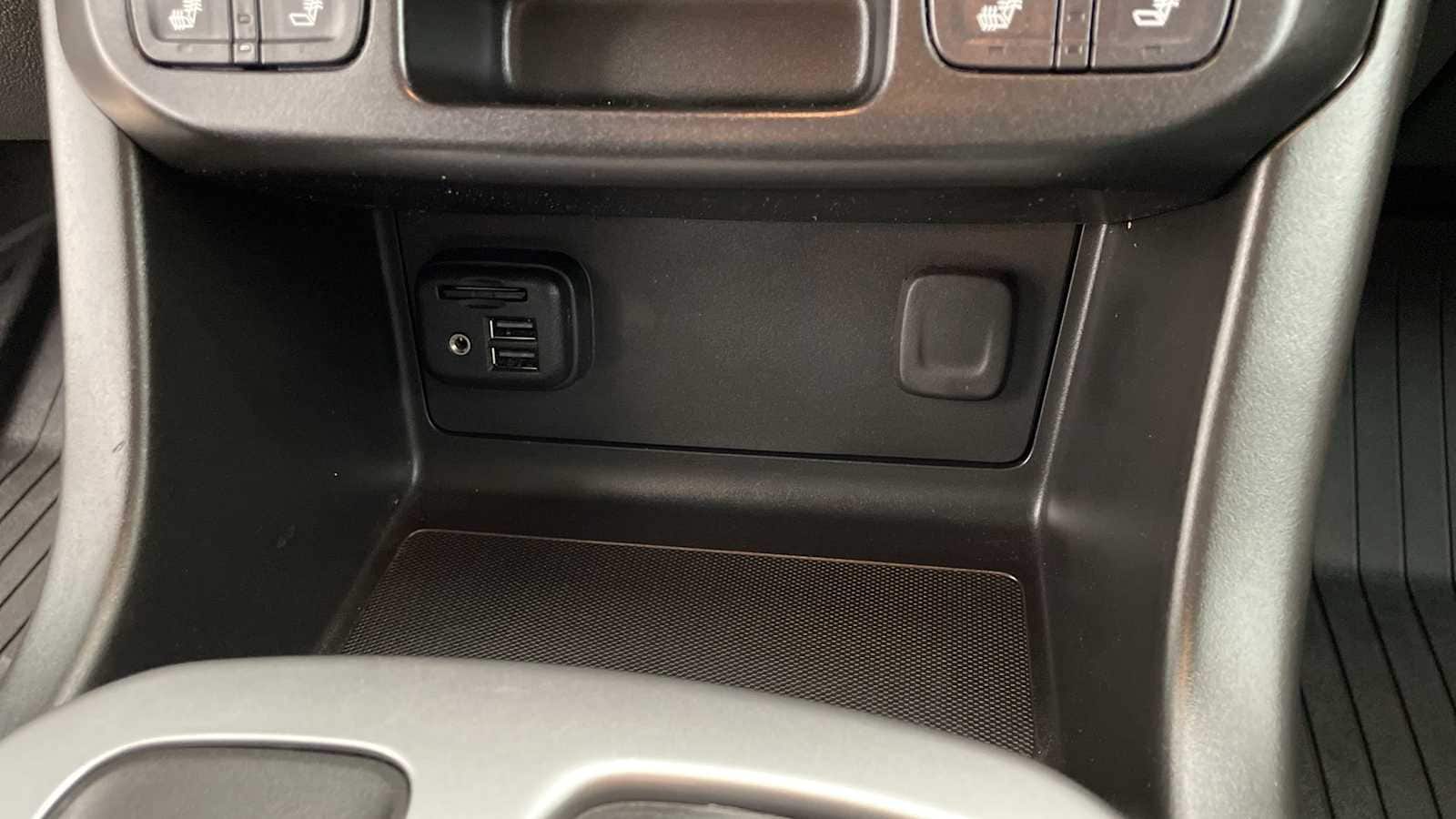 Thumbnail: 2022 Chevrolet Colorado - 19