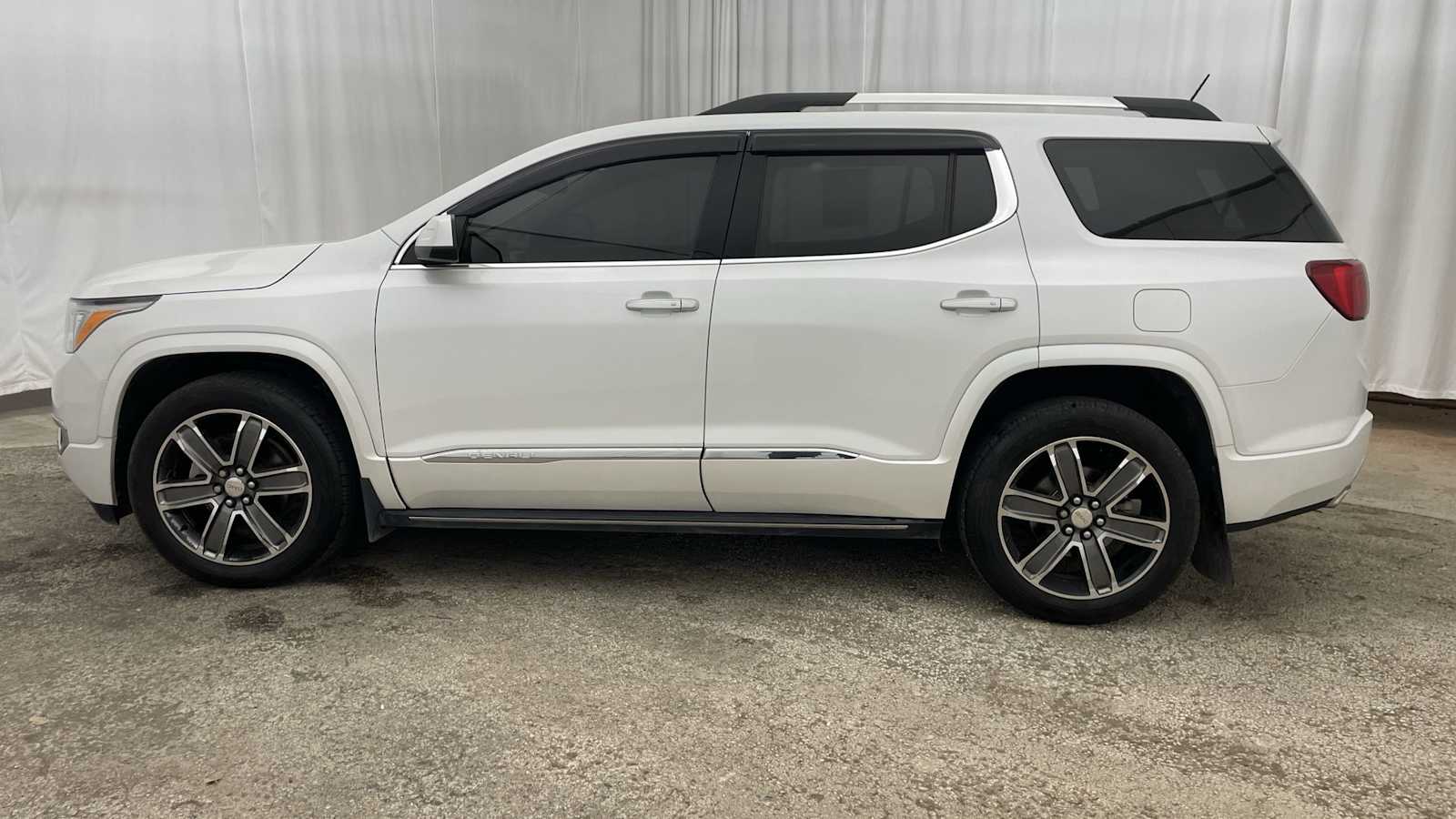 Thumbnail: 2017 GMC Acadia - 33