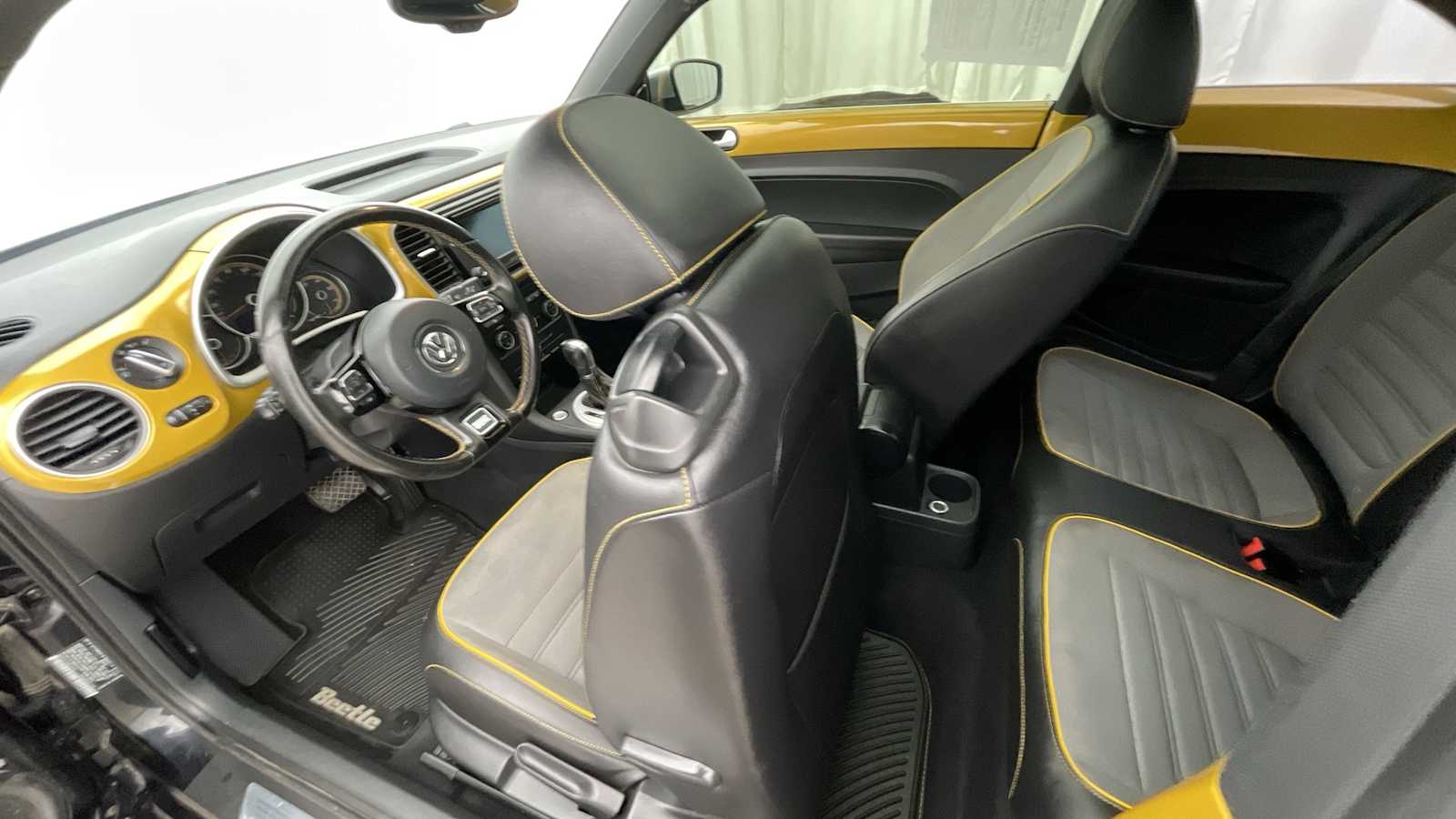 Thumbnail: 2016 Volkswagen Beetle - 7