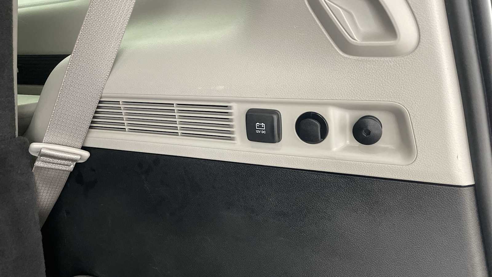 Thumbnail: 2022 Jeep Wagoneer - 27