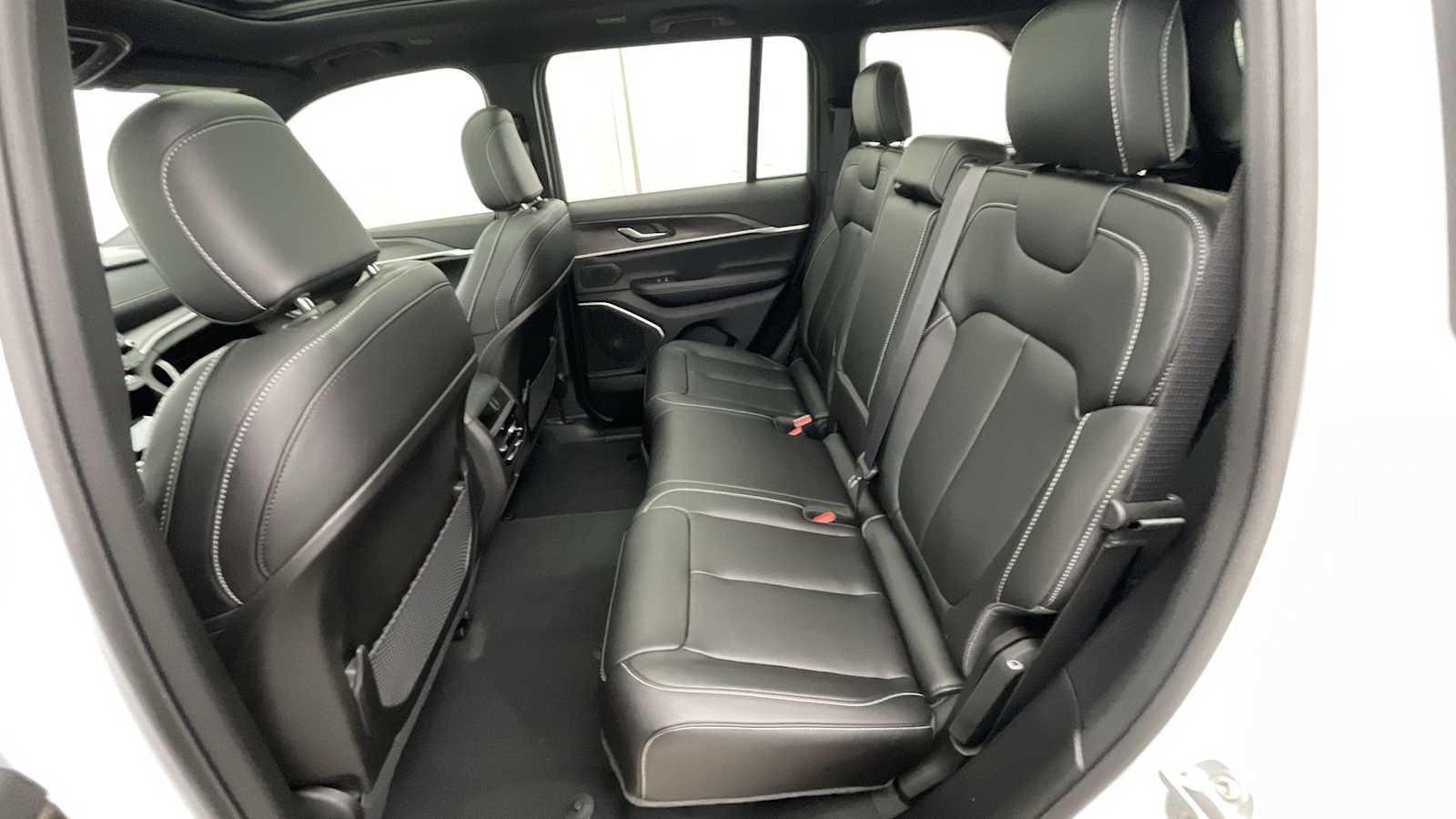 Thumbnail: 2026 Jeep Grand Cherokee - 10