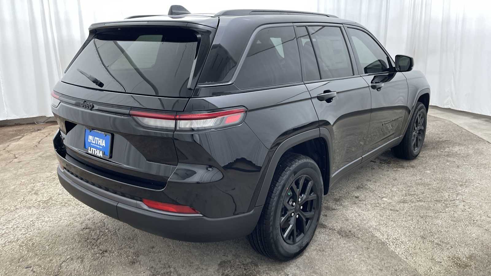 Thumbnail: 2026 Jeep Grand Cherokee - 34