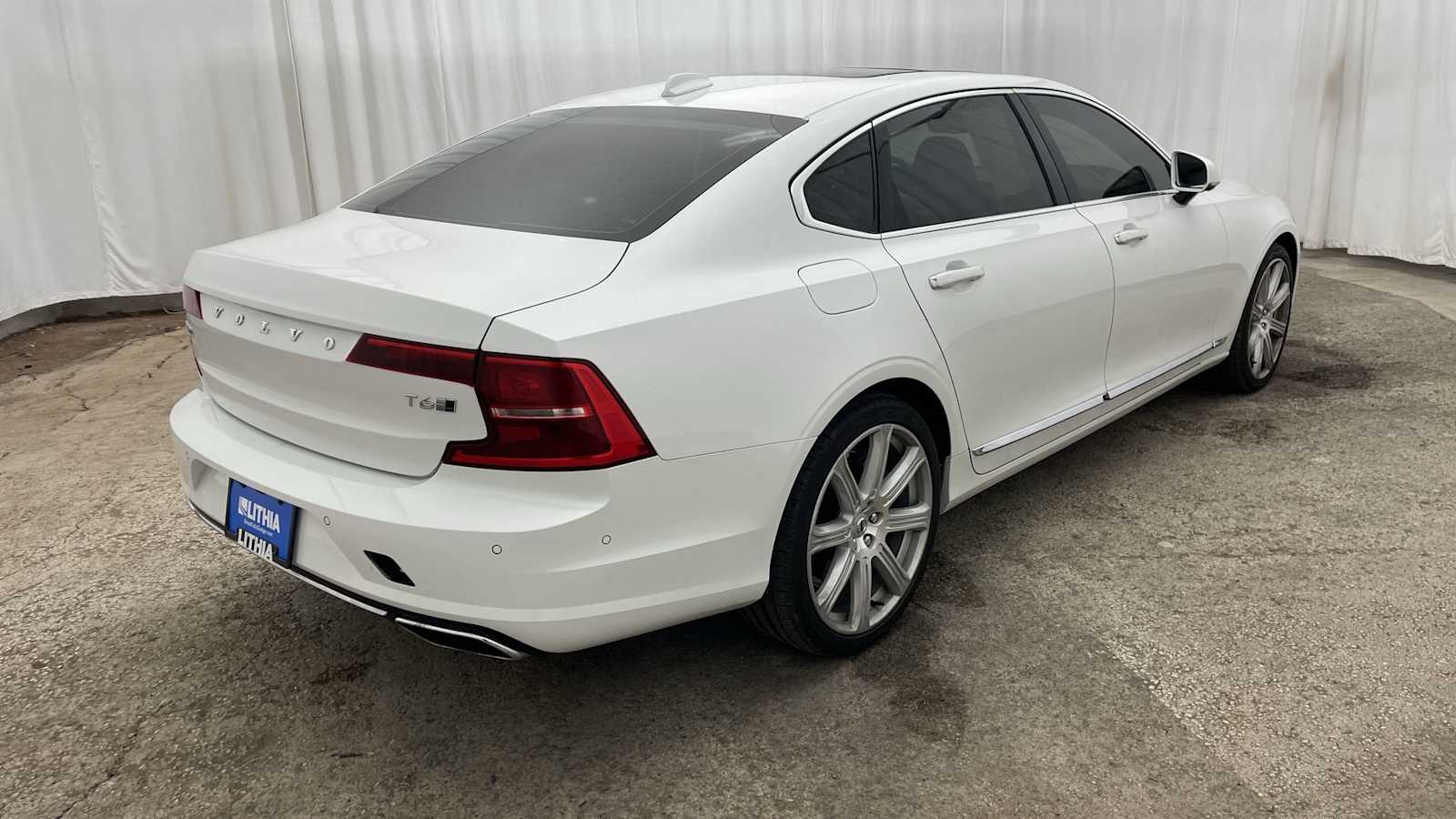 Thumbnail: 2018 Volvo S90 - 34