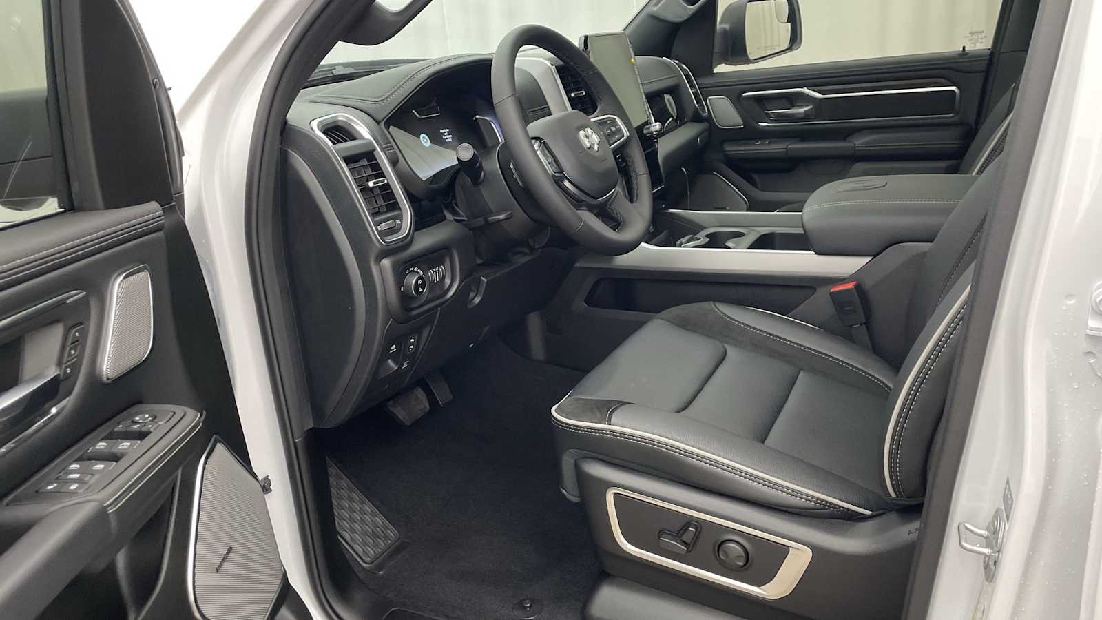 Thumbnail: 2026 RAM 1500 - 2