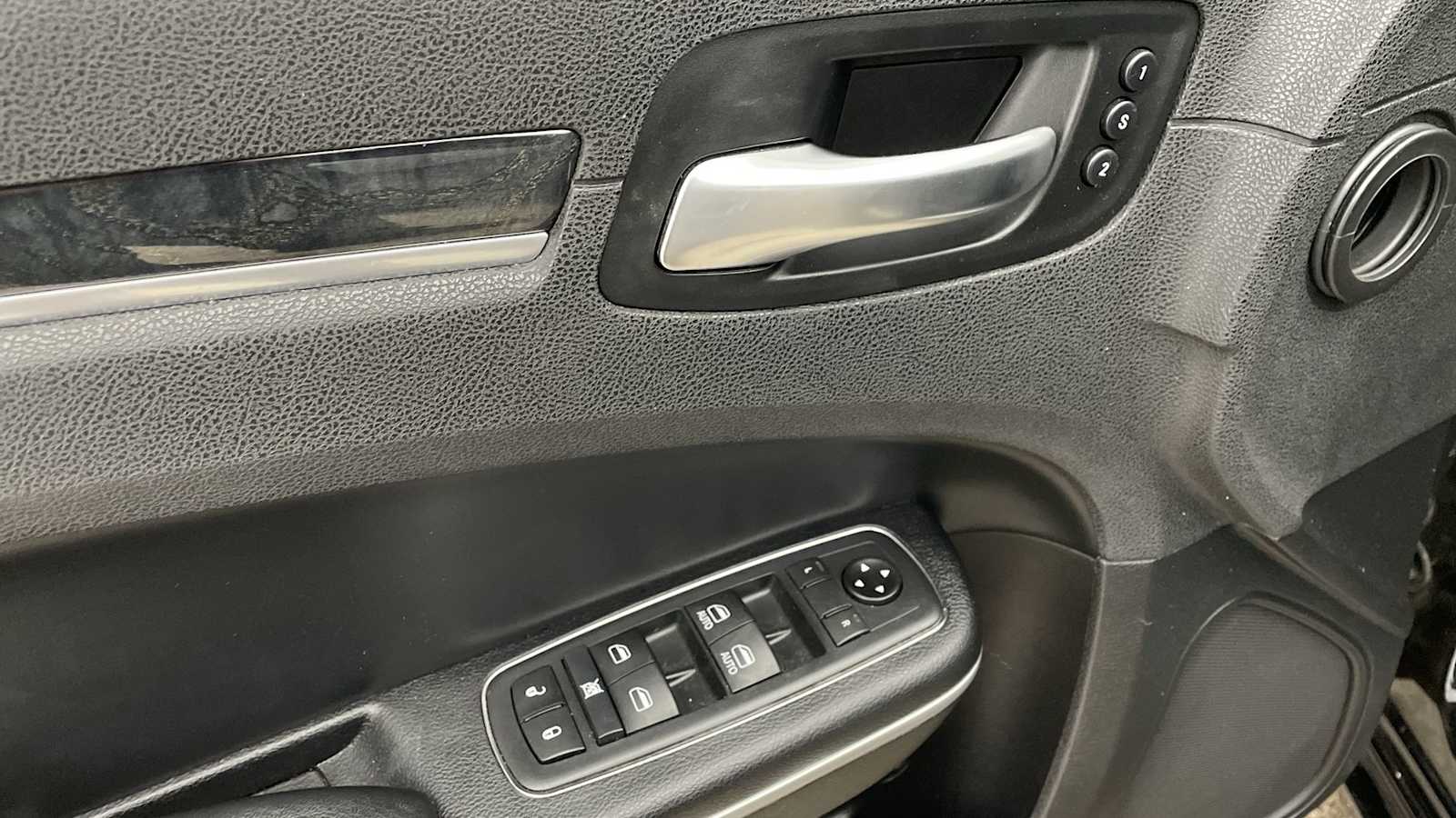 Thumbnail: 2020 Chrysler 300 - 6