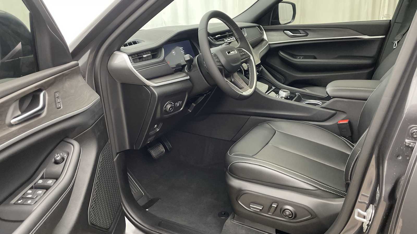 Thumbnail: 2025 Jeep Grand Cherokee - 2