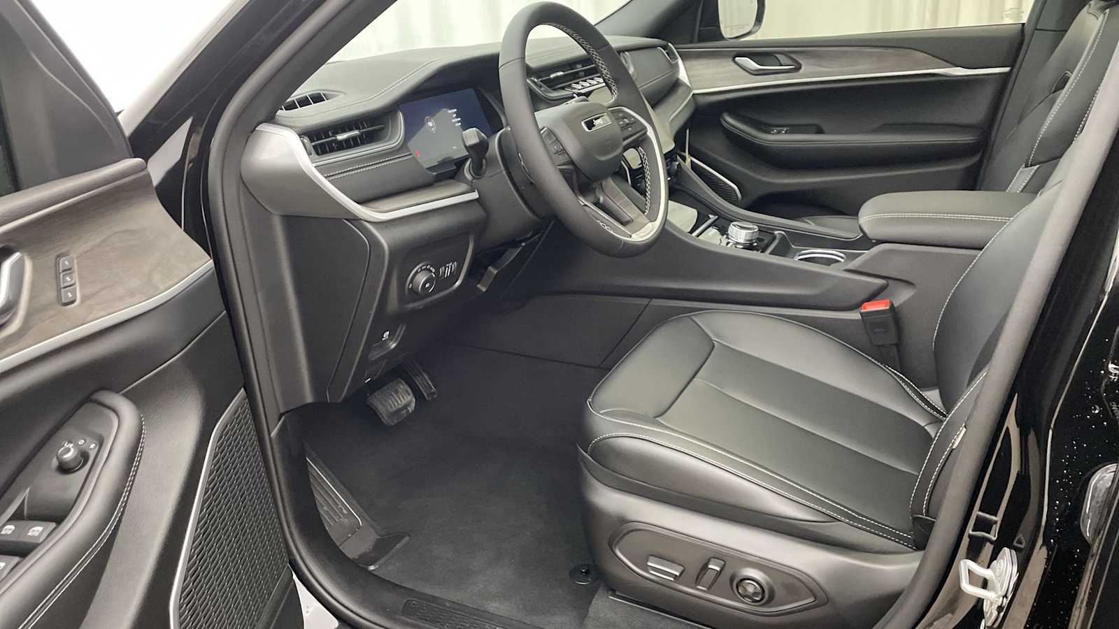 Thumbnail: 2025 Jeep Grand Cherokee - 2