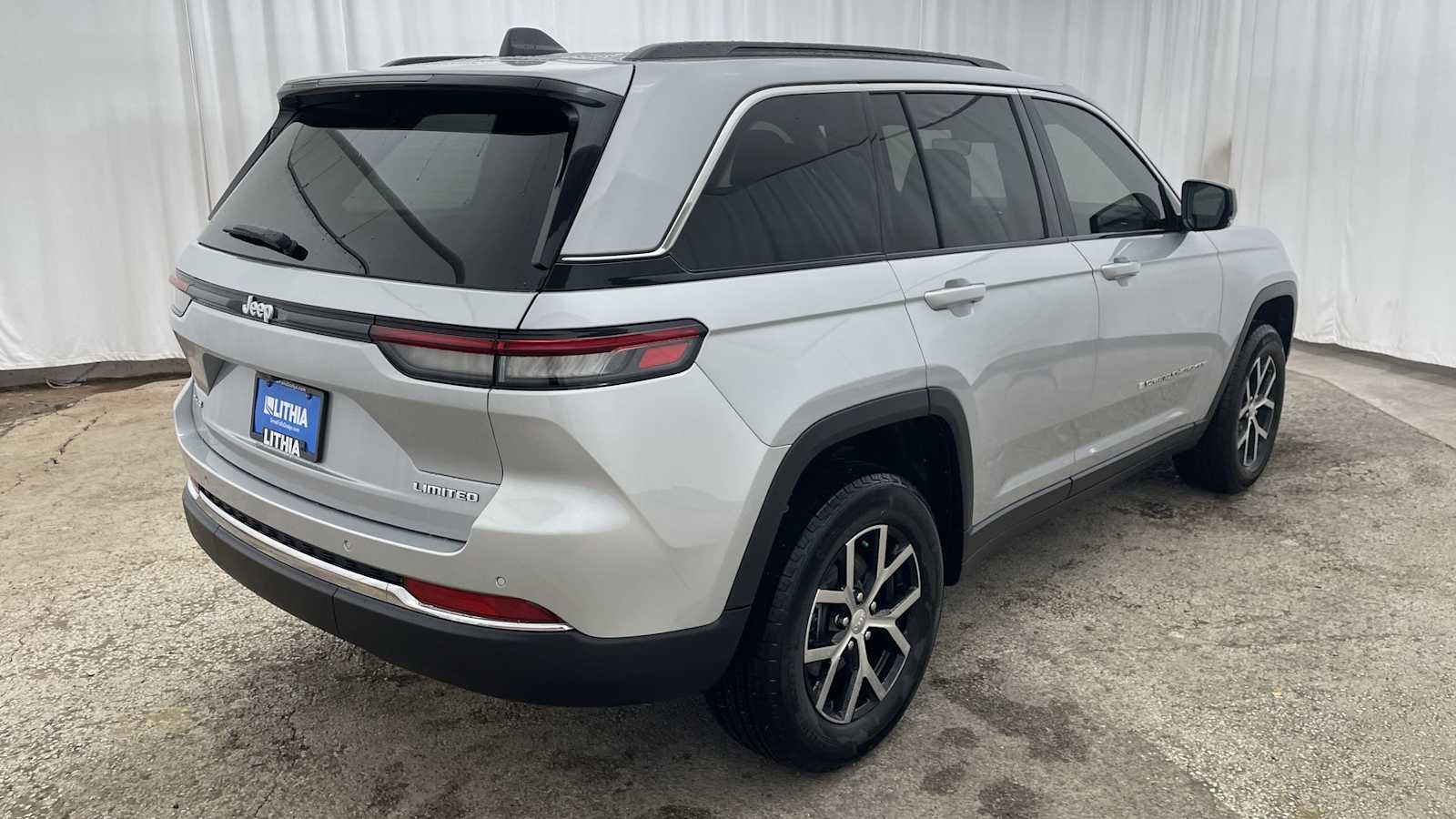 Thumbnail: 2025 Jeep Grand Cherokee - 37