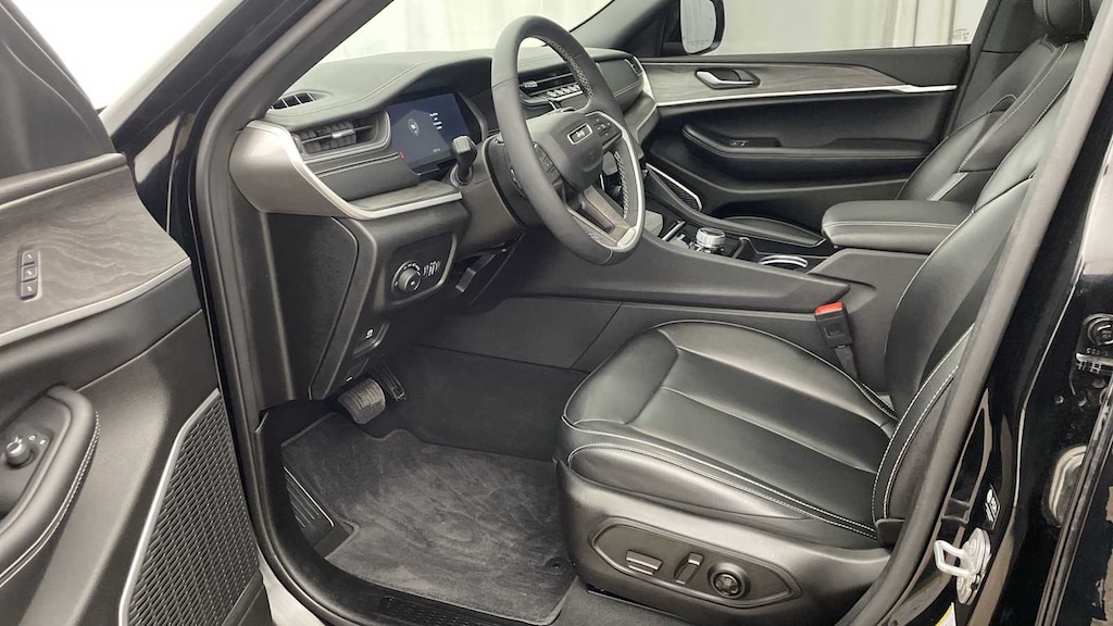 Used 2025 Jeep Grand Cherokee Limited SUV