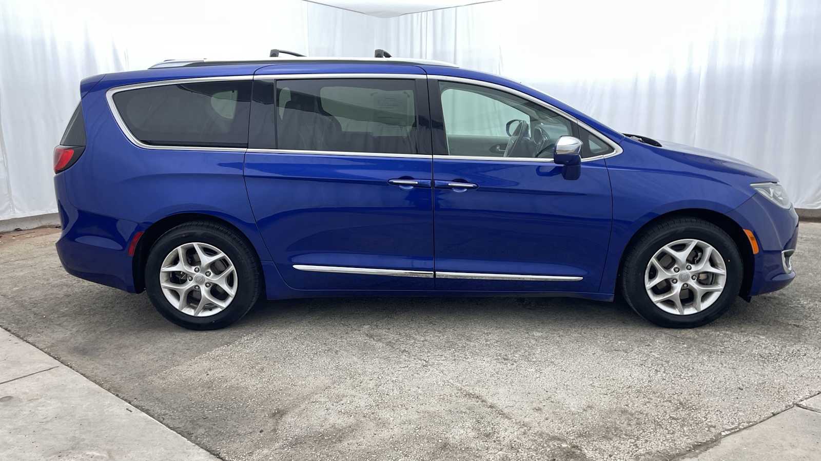 Thumbnail: 2020 Chrysler Pacifica - 40