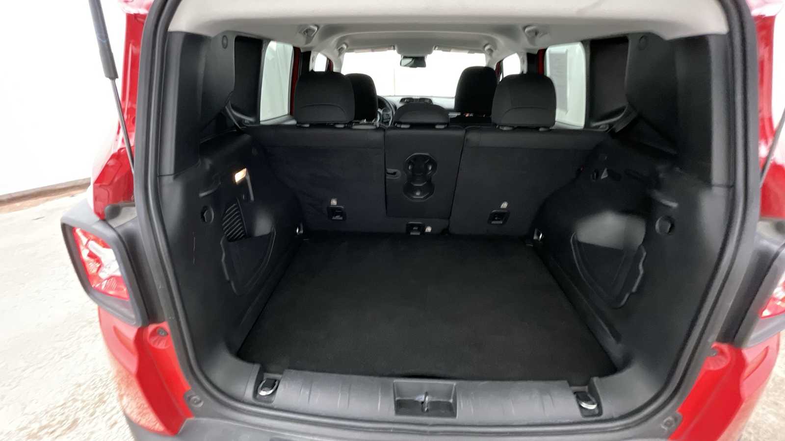 Thumbnail: 2022 Jeep Renegade - 29