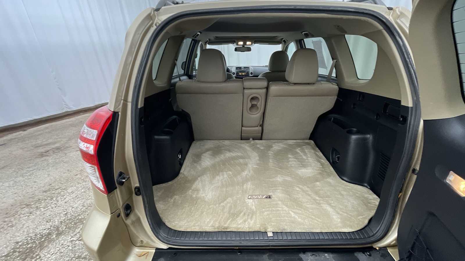 Thumbnail: 2012 Toyota RAV4 - 27