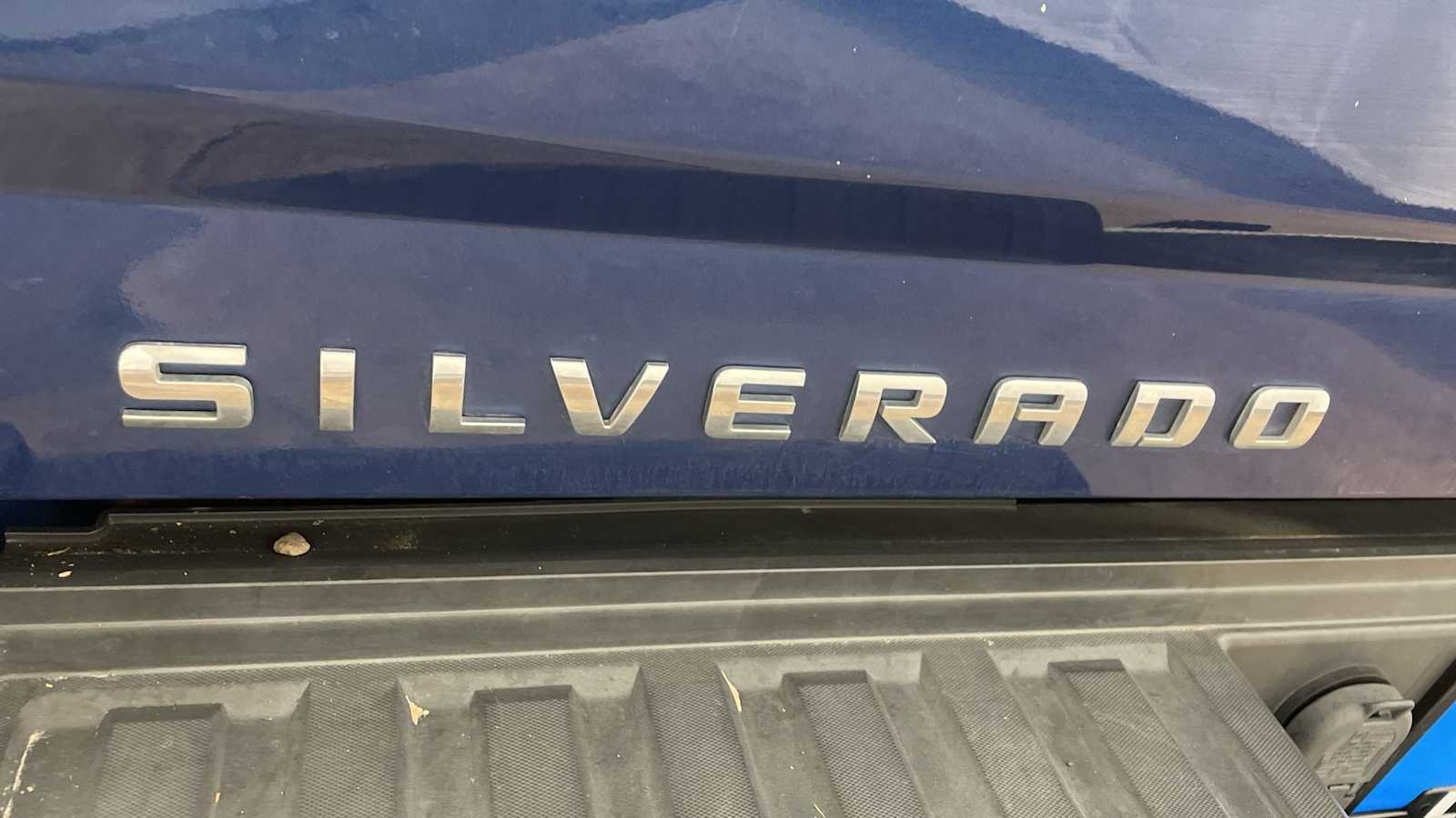 Thumbnail: 2018 Chevrolet Silverado 3500 - 39