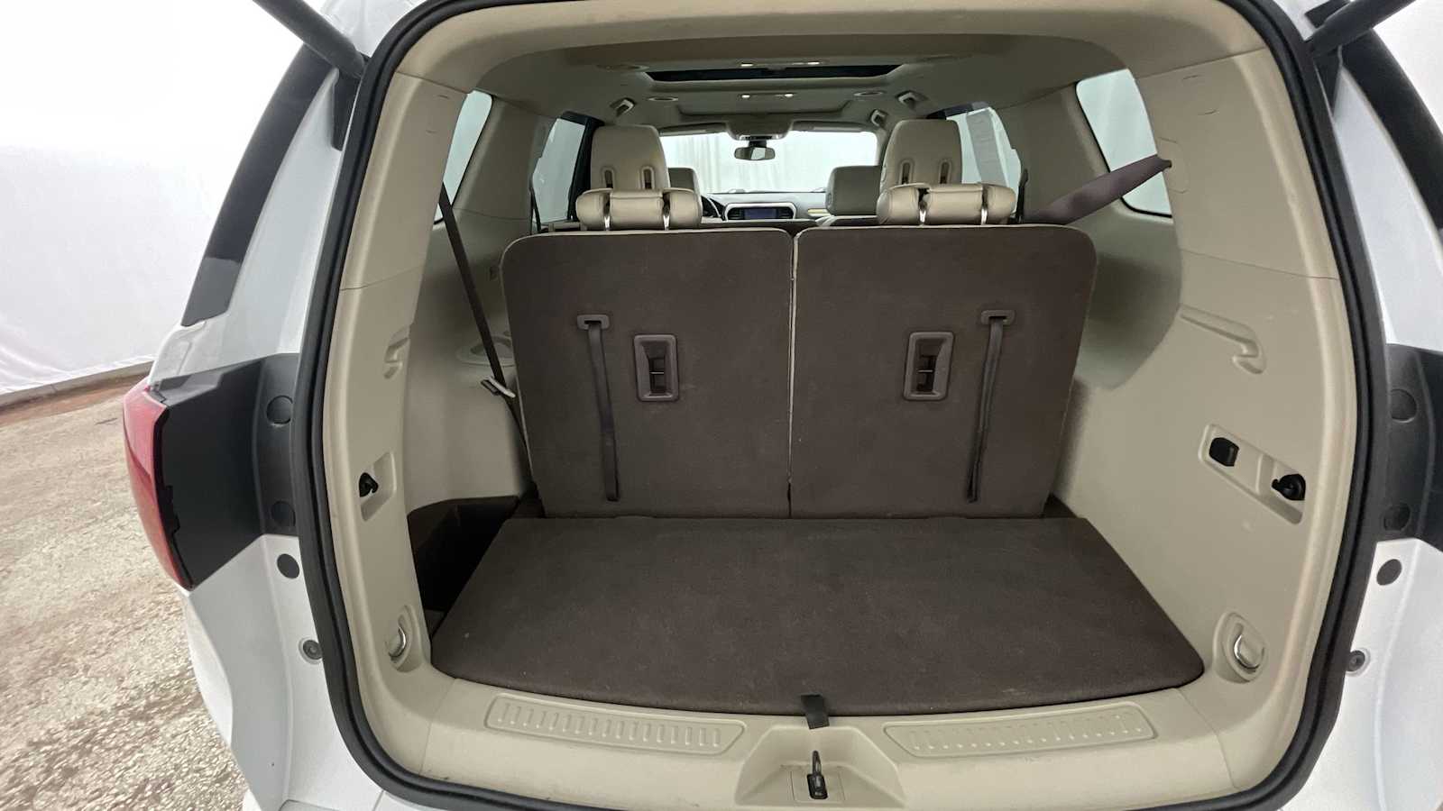 Thumbnail: 2017 GMC Acadia - 32