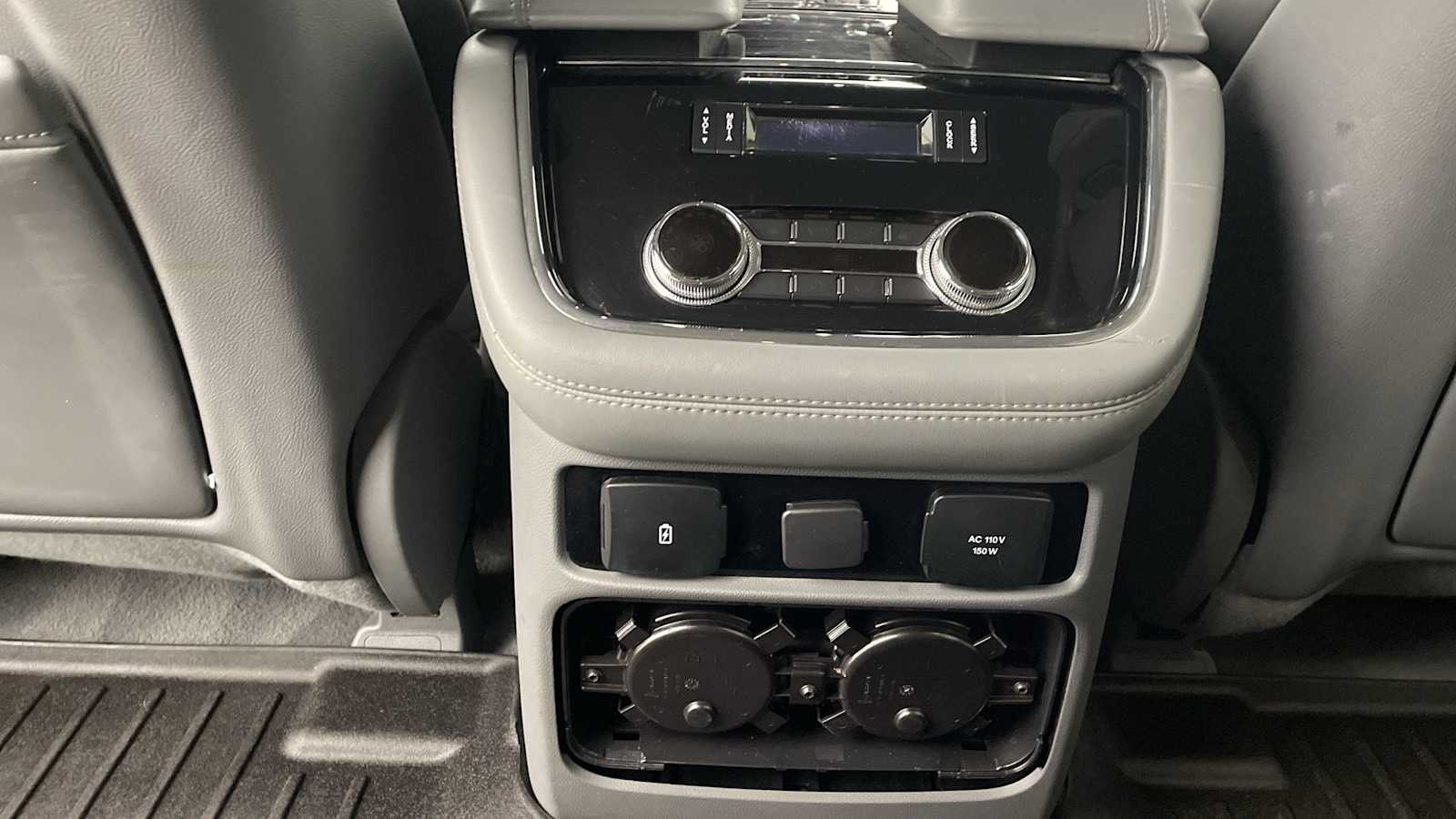 Thumbnail: 2018 Lincoln Navigator L - 30