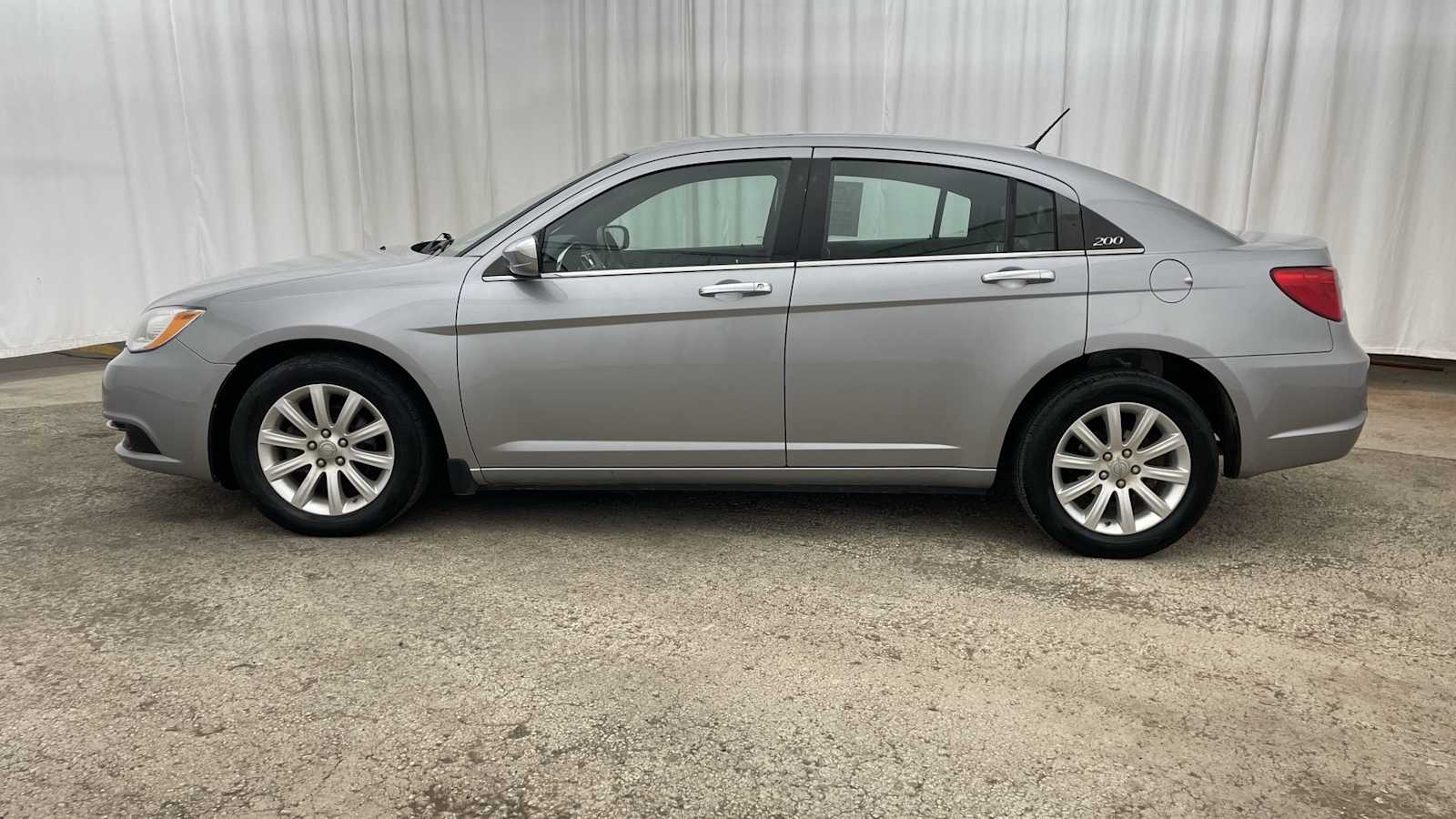Thumbnail: 2014 Chrysler 200 - 25