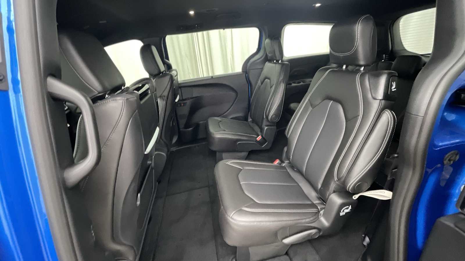 Thumbnail: 2026 Chrysler Pacifica - 9