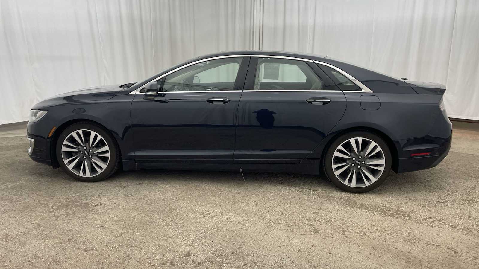 Thumbnail: 2020 Lincoln MKZ - 30