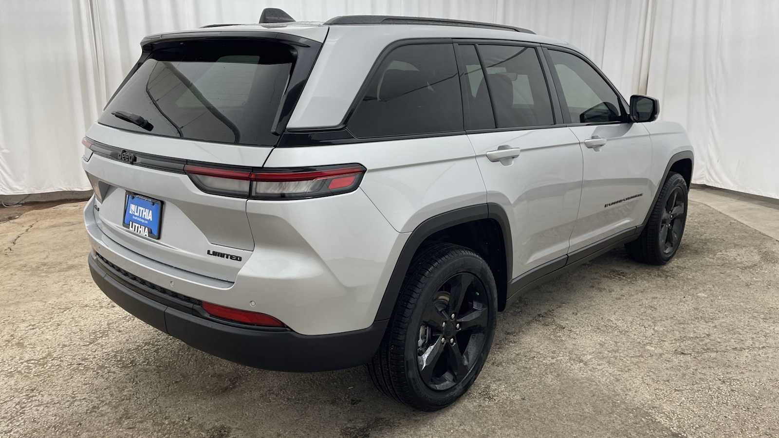 Thumbnail: 2025 Jeep Grand Cherokee - 37