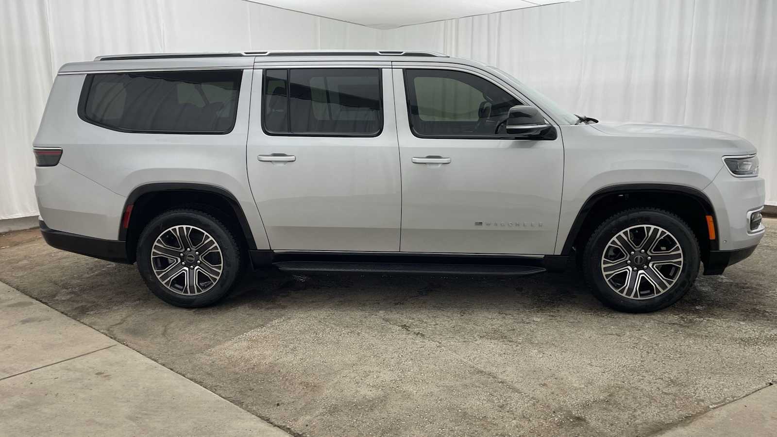 Thumbnail: 2025 Jeep Wagoneer - 38