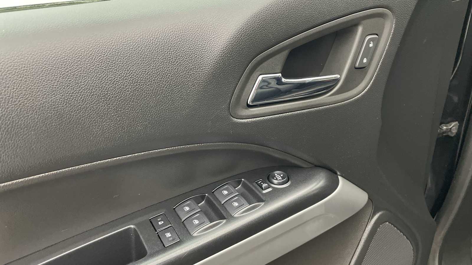 Thumbnail: 2022 Chevrolet Colorado - 7