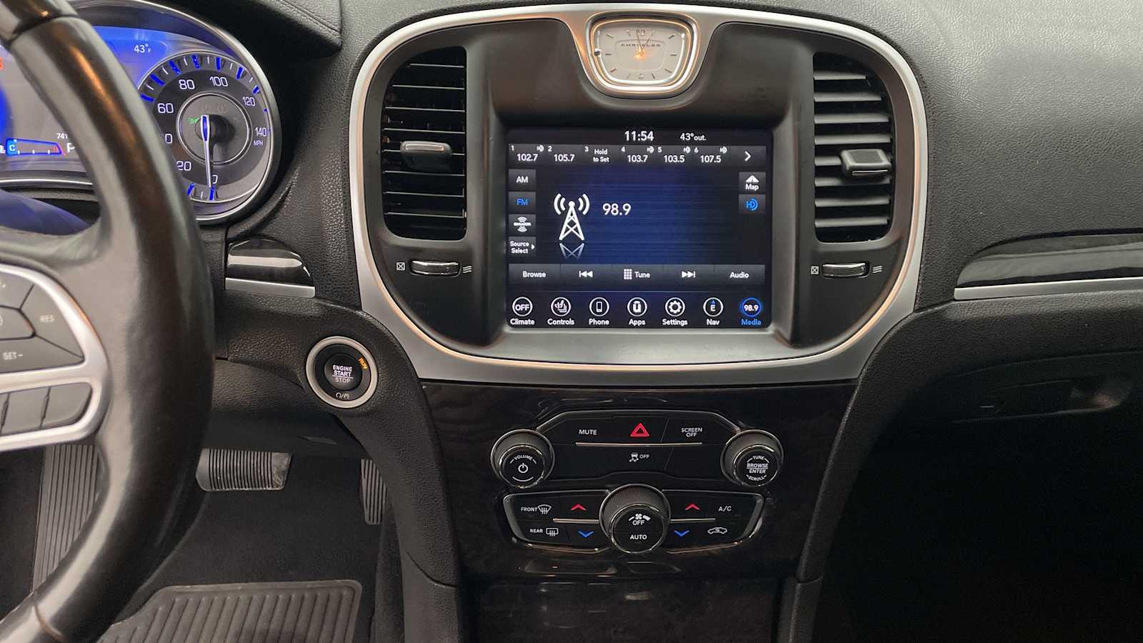 Thumbnail: 2020 Chrysler 300 - 17