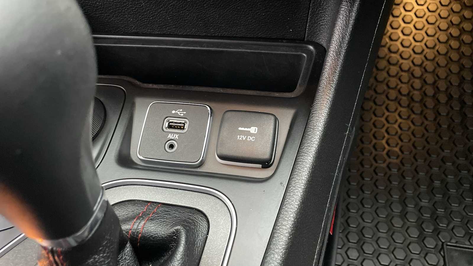 Thumbnail: 2019 Jeep Cherokee - 21