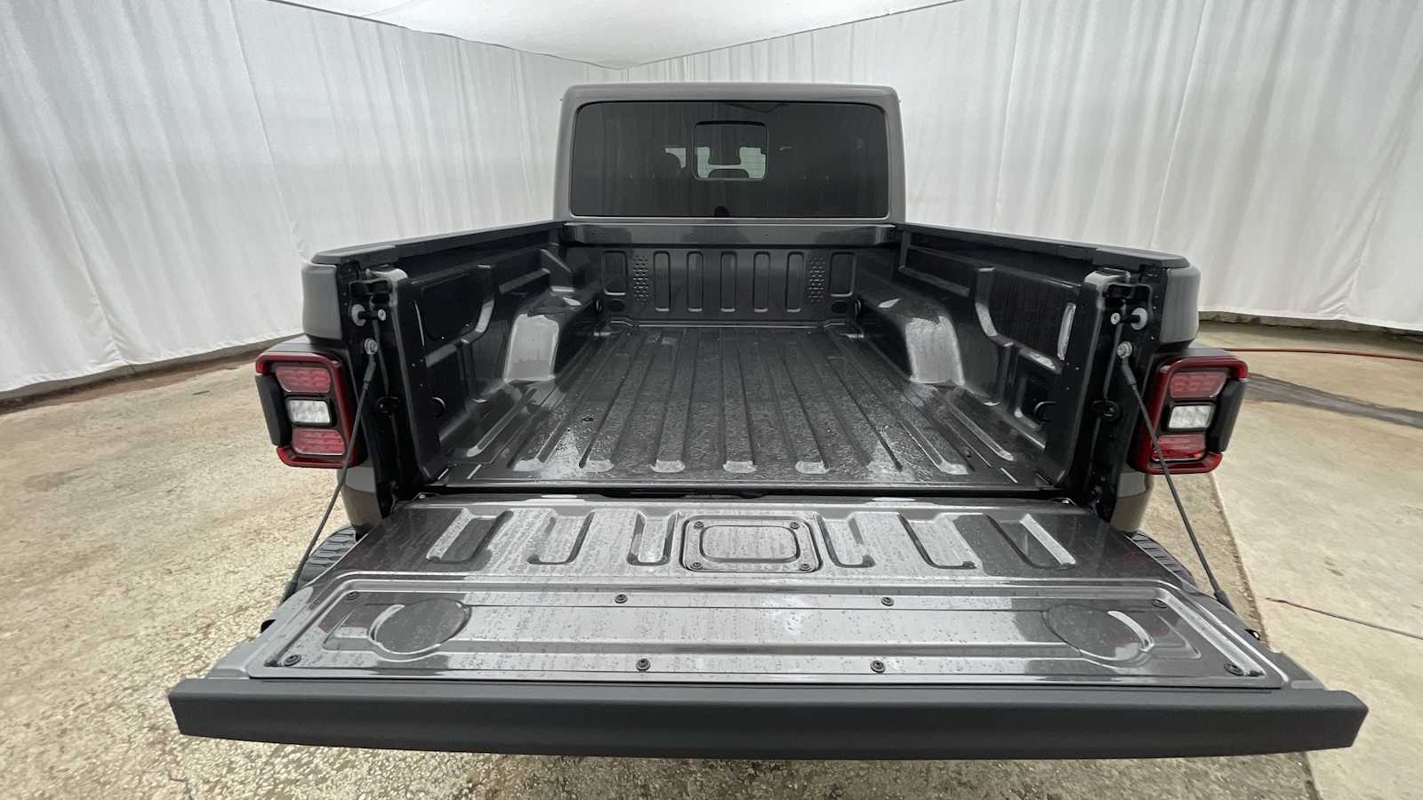 Thumbnail: 2025 Jeep Gladiator - 30