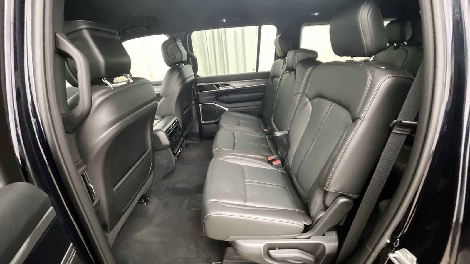 Thumbnail: 2025 Jeep Wagoneer - 9