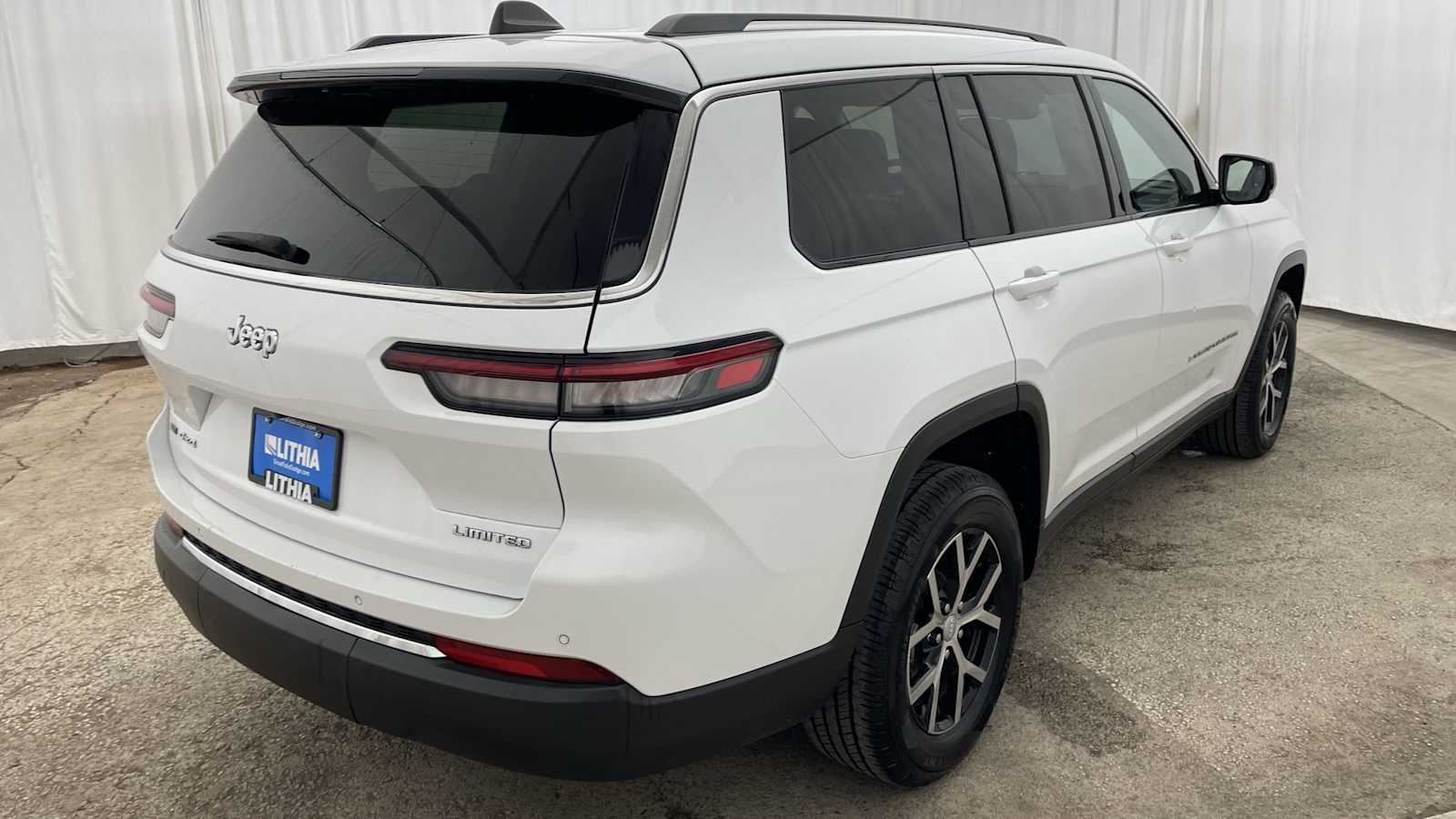 Thumbnail: 2023 Jeep Grand Cherokee - 35