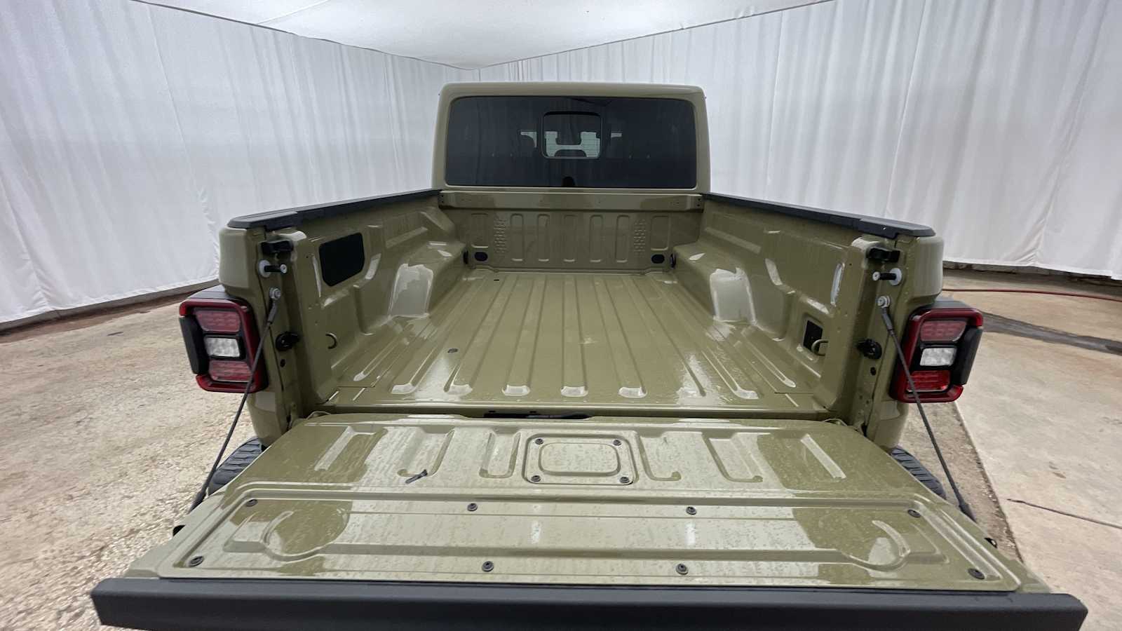 Thumbnail: 2025 Jeep Gladiator - 31