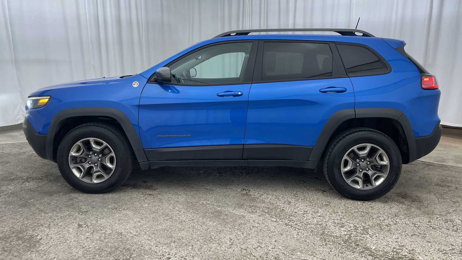 Thumbnail: 2019 Jeep Cherokee - 29