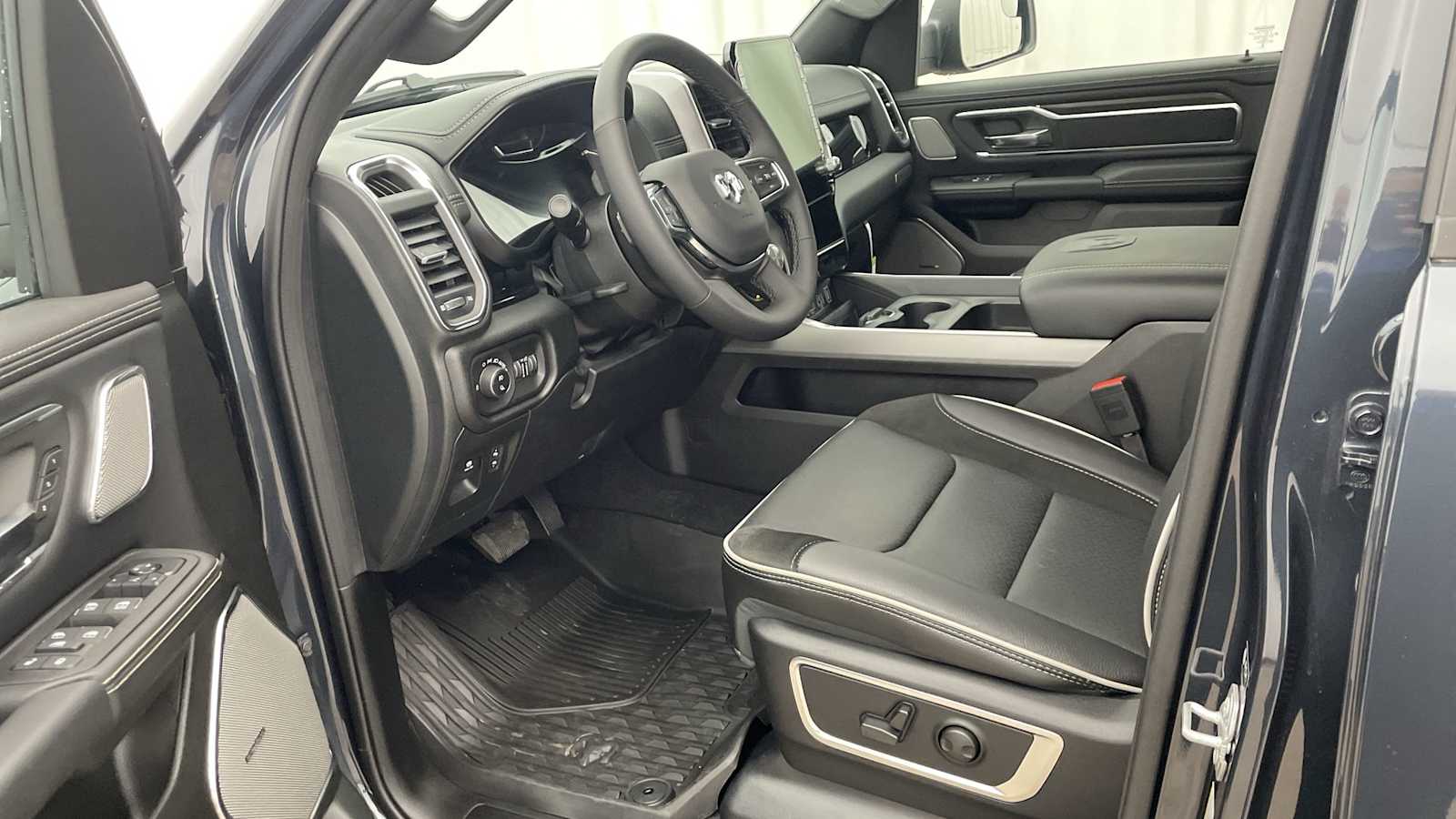 Thumbnail: 2026 RAM 1500 - 2