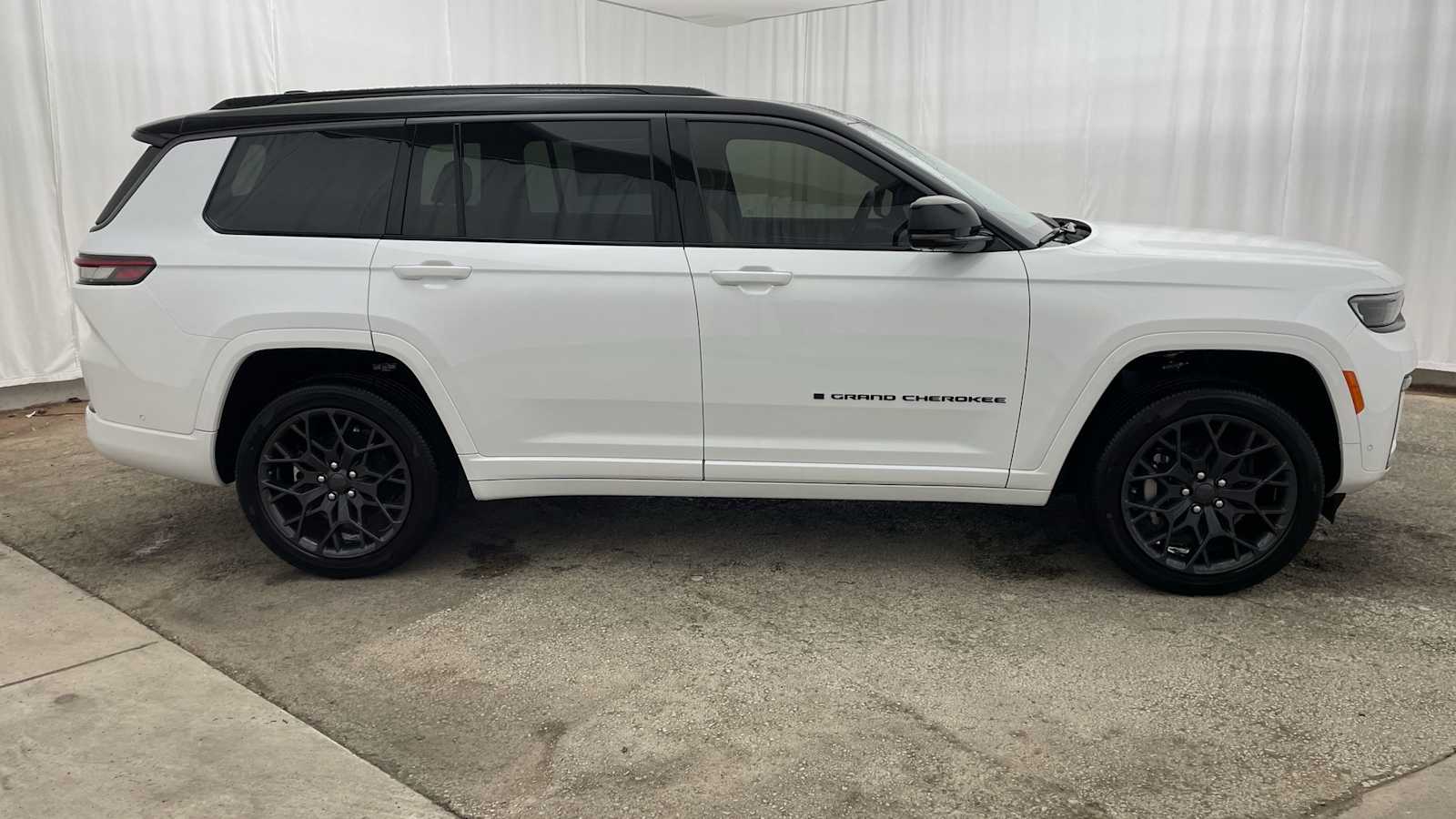 Thumbnail: 2026 Jeep Grand Cherokee L - 39
