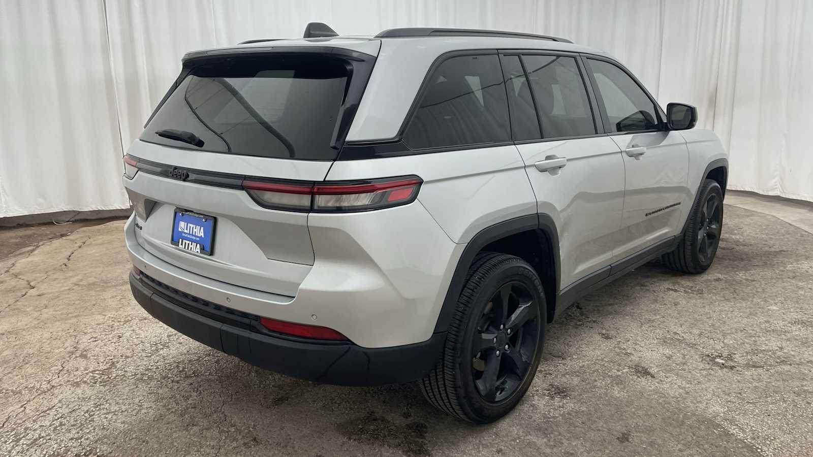 Thumbnail: 2024 Jeep Grand Cherokee - 33