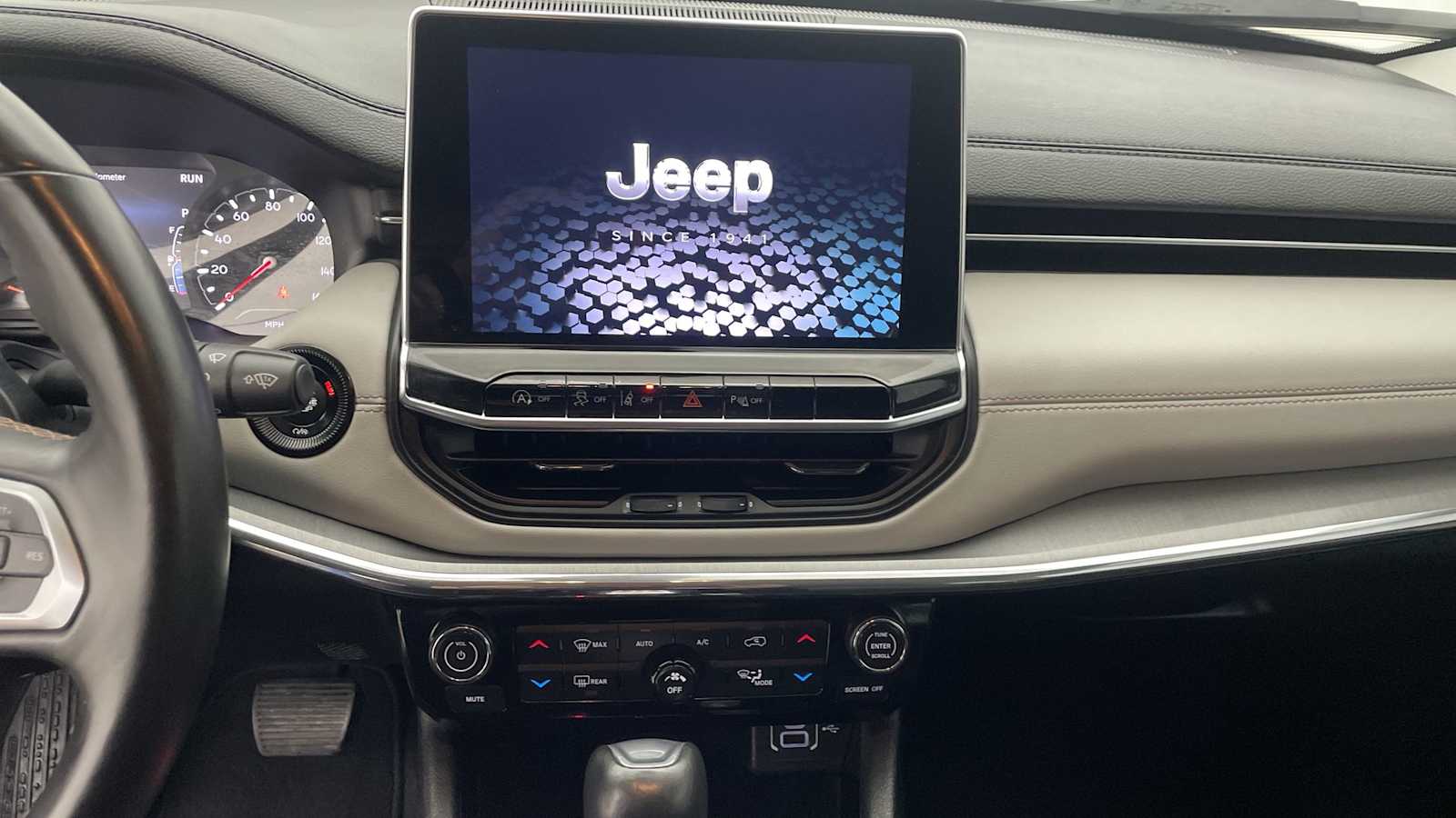 Thumbnail: 2022 Jeep Compass - 16