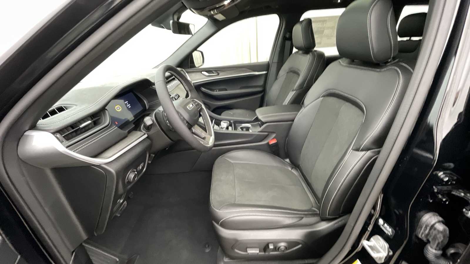 Thumbnail: 2026 Jeep Grand Cherokee - 6