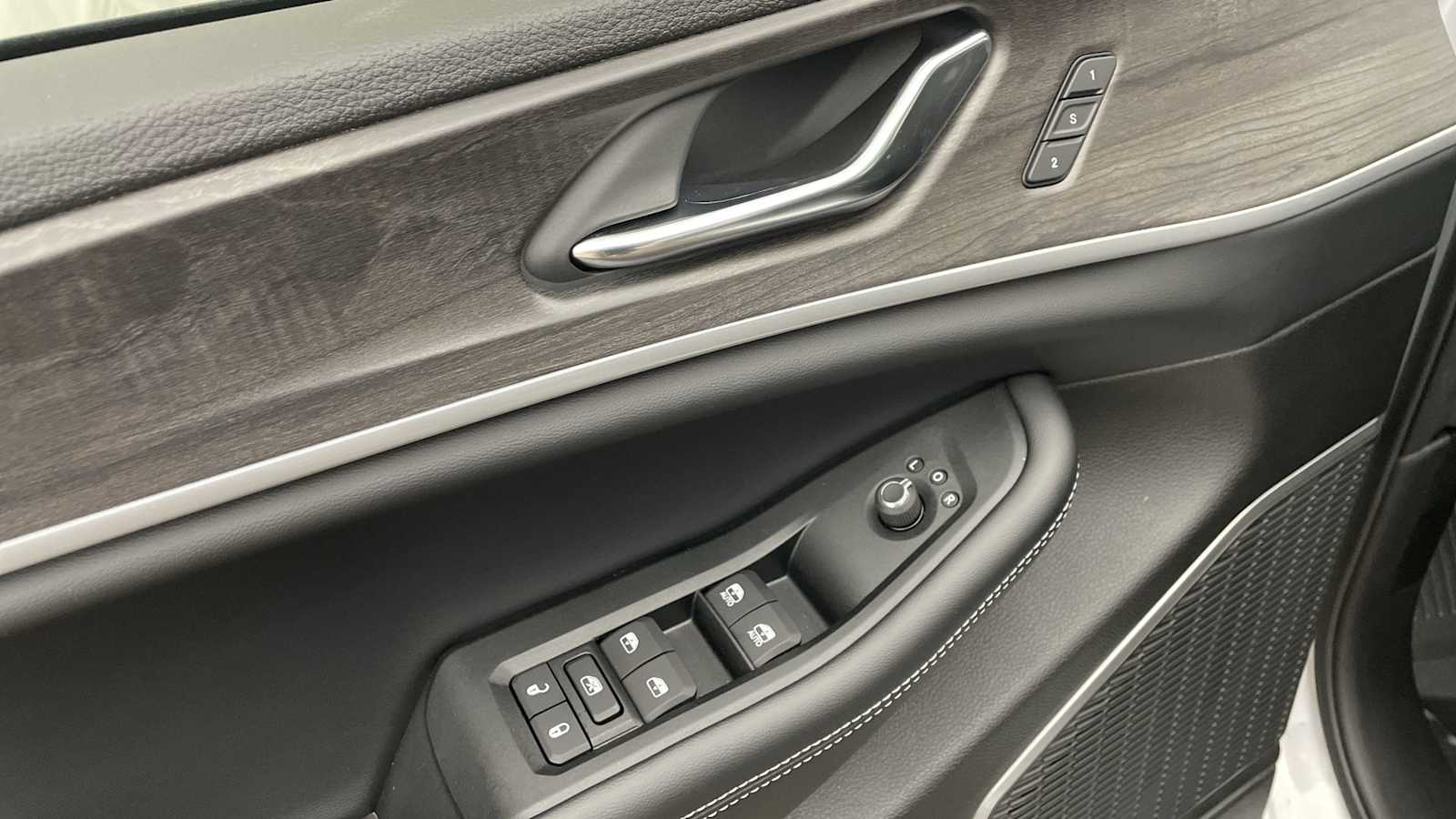 Thumbnail: 2025 Jeep Grand Cherokee - 7